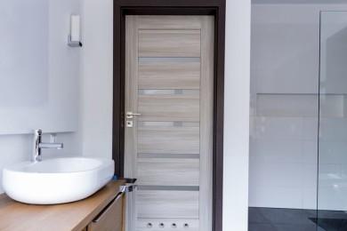 Какие двери поставить в ванную комнату?