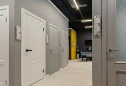 Фирменный салон «Варшавский». Межкомнатные двери со стеклом